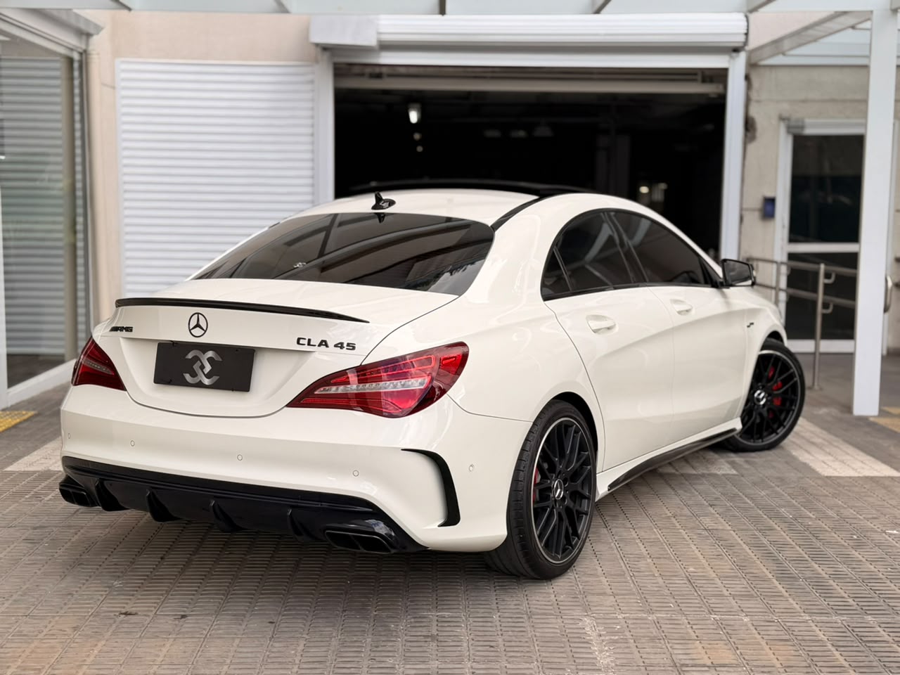 Mercedes-Benz CLA 45 AMG - Foto 4