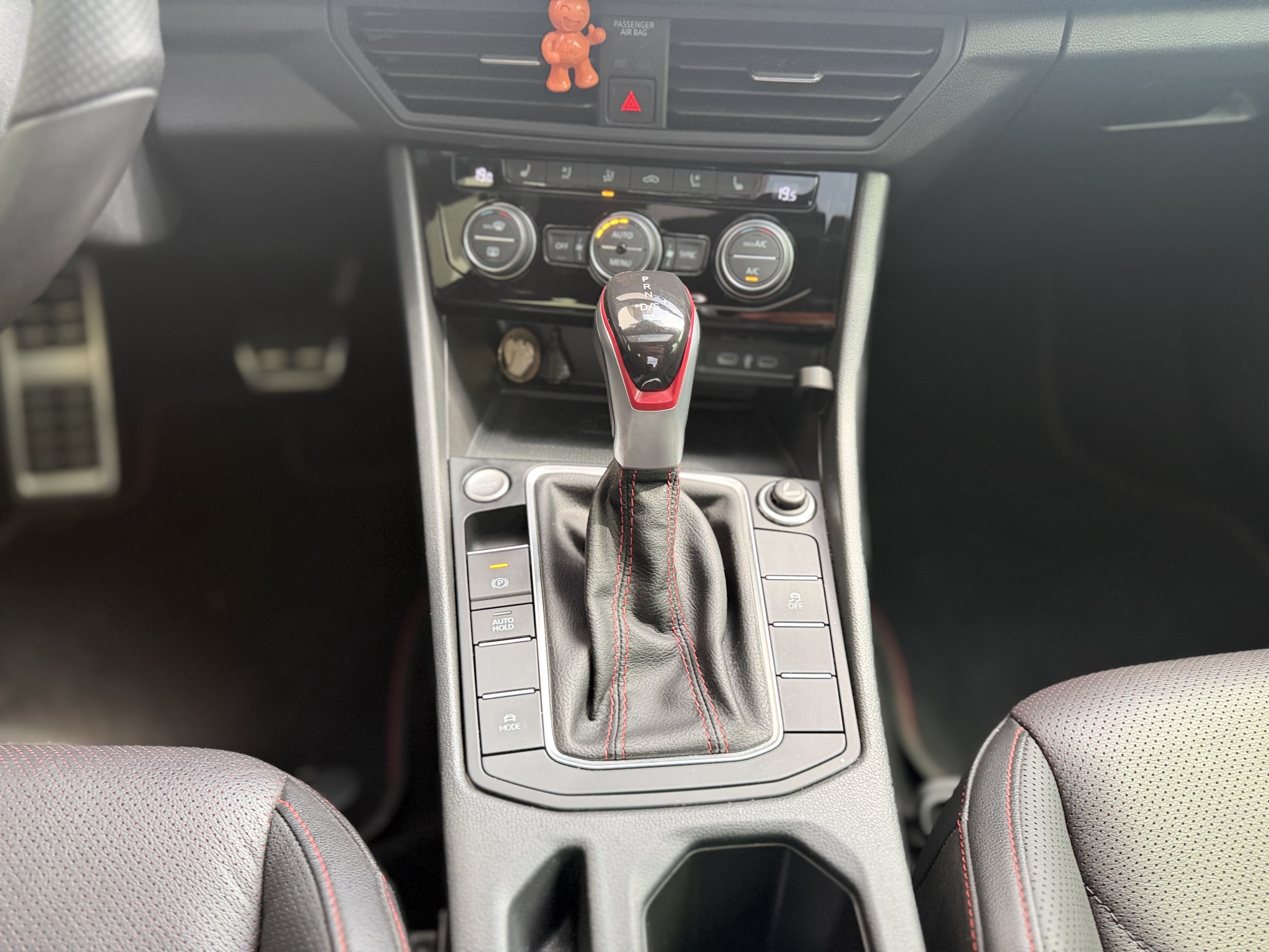 Volkswagen Jetta  - Foto 11